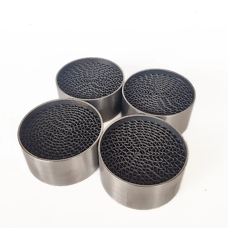 Metalik Otomotiv Parçaları Paslanmaz Çelik Evrensel Katalitik Konvertör Araç Motoru Metallic Automotive Parts Stainless Steel Universal Catalytic Converter For Car motor