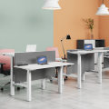 Office Workplace di fronte a scrivania