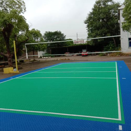 Court de tennis extérieur --- Revêtement de sol sportif modulaire