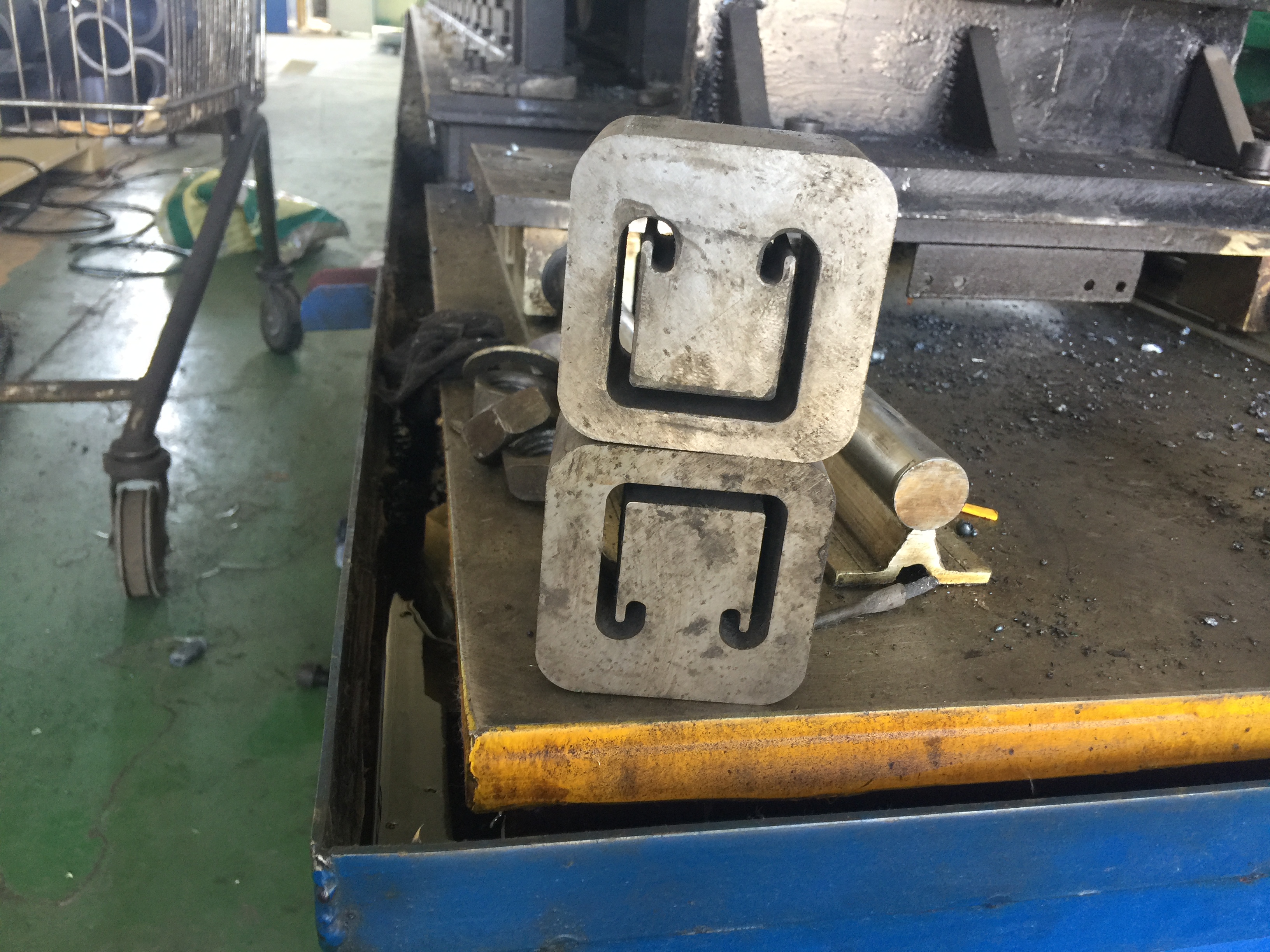 macchina di formazione del canale del puntone solare solar strut channel forming machine