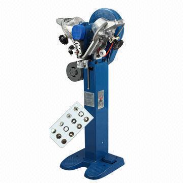 Snap button attaching machine, fast working