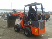 CE Mini Loader (HQ908) Working at The Farm