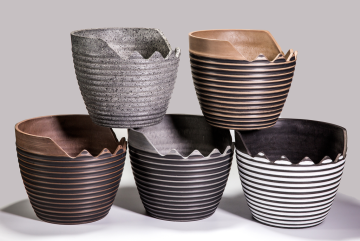 Half Eggshell with Ribbed Texture Planter