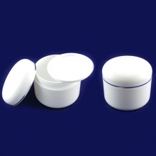 small plastic clear containers with lids