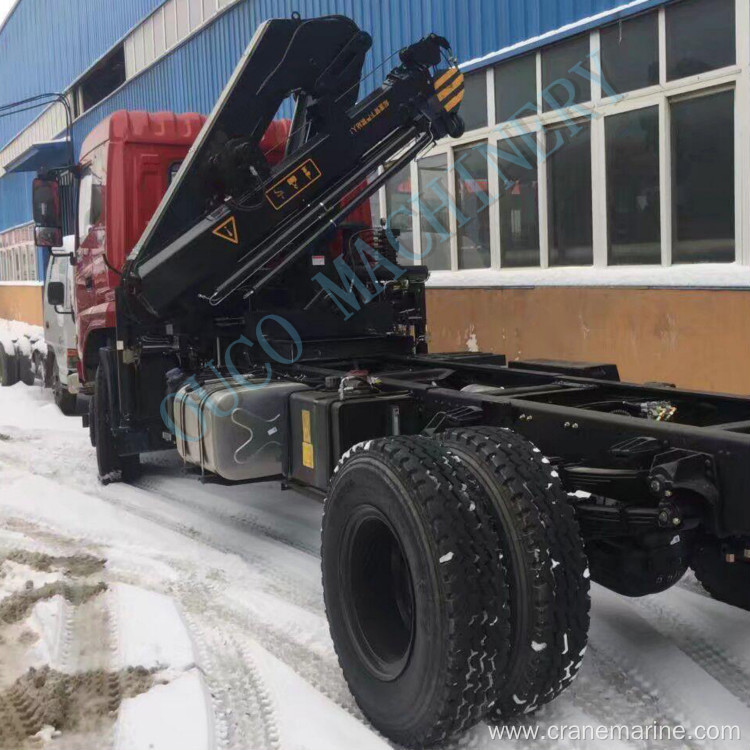 5 Tons Lifting Capacity Lorry Mounted Crane