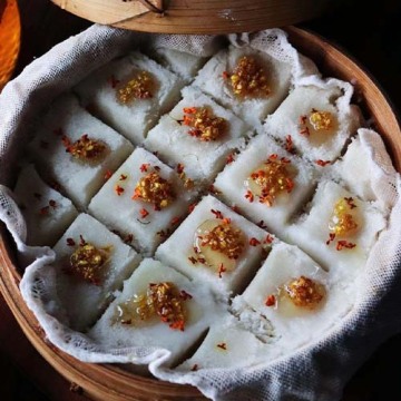 Plate cake, glutinous rice, sesame and osmanthus cake