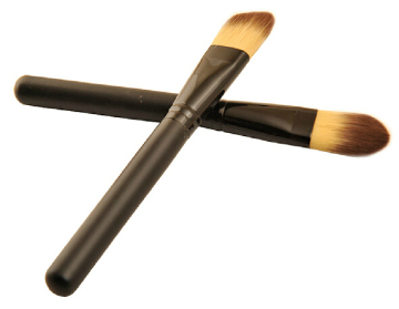 Black liquid foundation brush applicator