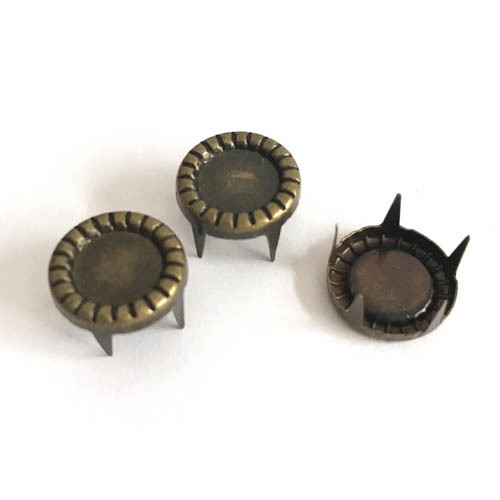 Antieke koperen metalen Studs met 5 uitsteeksels