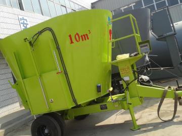 Vertical cow feeding mixer