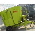 Vertical cow feeding mixer