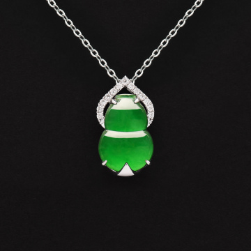 White gold gourd emerald pendant