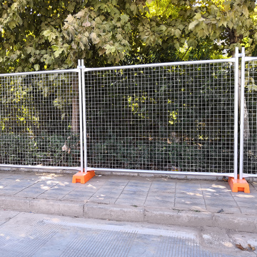 metal iron wire welded portable fencing in construction