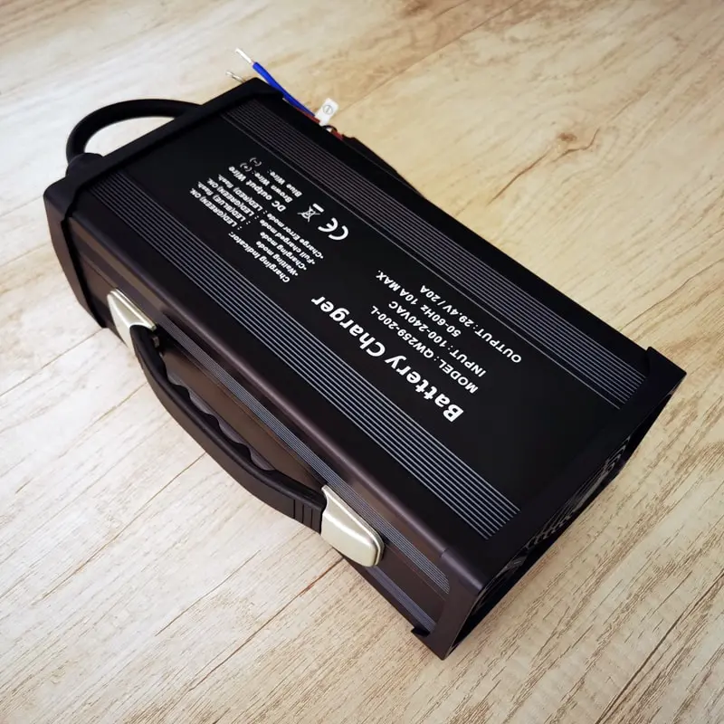 Full Automatic Intelligen 14.7V 60A 900W Charger for 12V SLA /AGM /VRLA /Gel Lead-Acid Battery