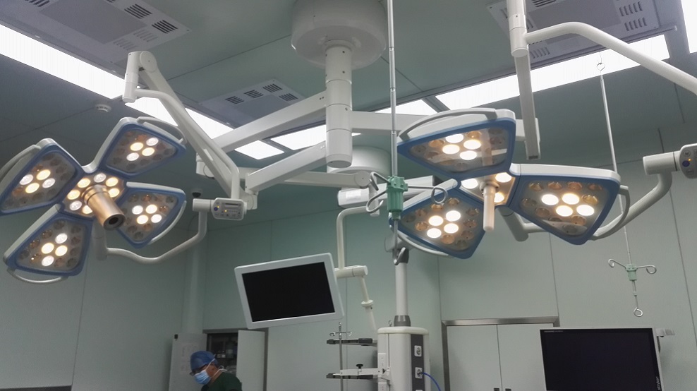 Camera flower type surgical lamp
