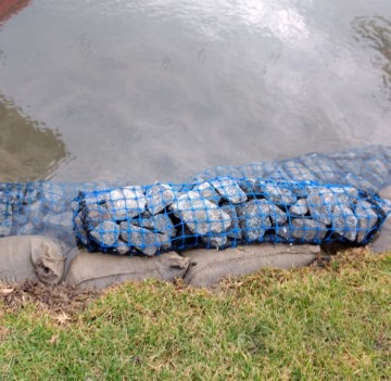 Nylon and Polyethylene Plastic Nets for Stream Bank Erosion Control