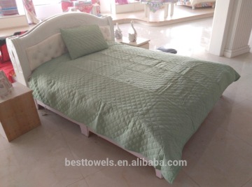 Hot selling 100%polyester embossed luxury bedspread
