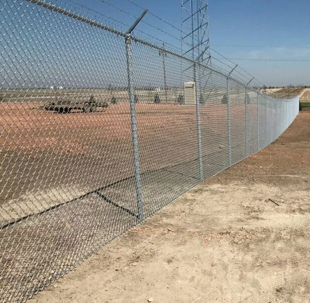 Wholesale Galvanized Wire Mesh Chain Link Fence and Barbed Wire Fence Farm Fence