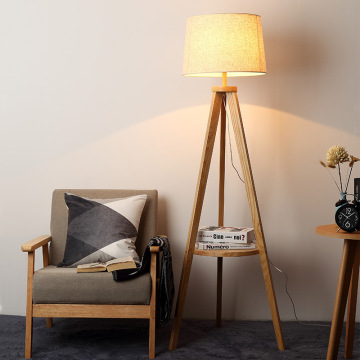 Lámpara de pie de madera marrón LEDER