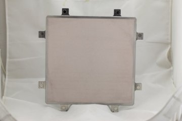 Vacuum chuck for flat panel wafer square shape