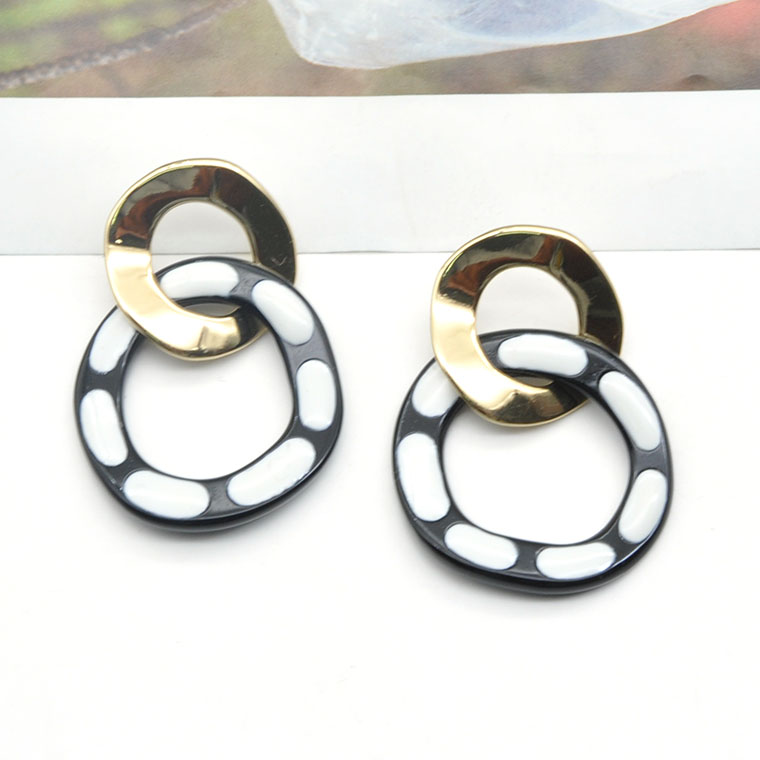 Custom trendy hand painted earrings for women round acrylic gold chain link earrings