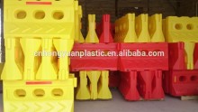Plastic road barrier PE rotomolded road barrier hollow road barrier can inject water