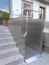 Barrier free lift platform