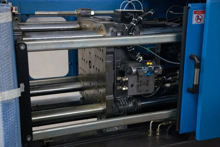Beverage Cap Injection Making Machine