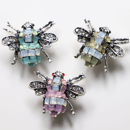 Venta al por mayor Aleación colorida Simulación Insectos Encantos Adornos para el hogar Accesorios de decoración Fabricación de joyas metálicas