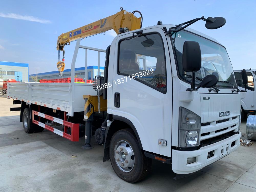 Isuzu 700p Crane Truck 1