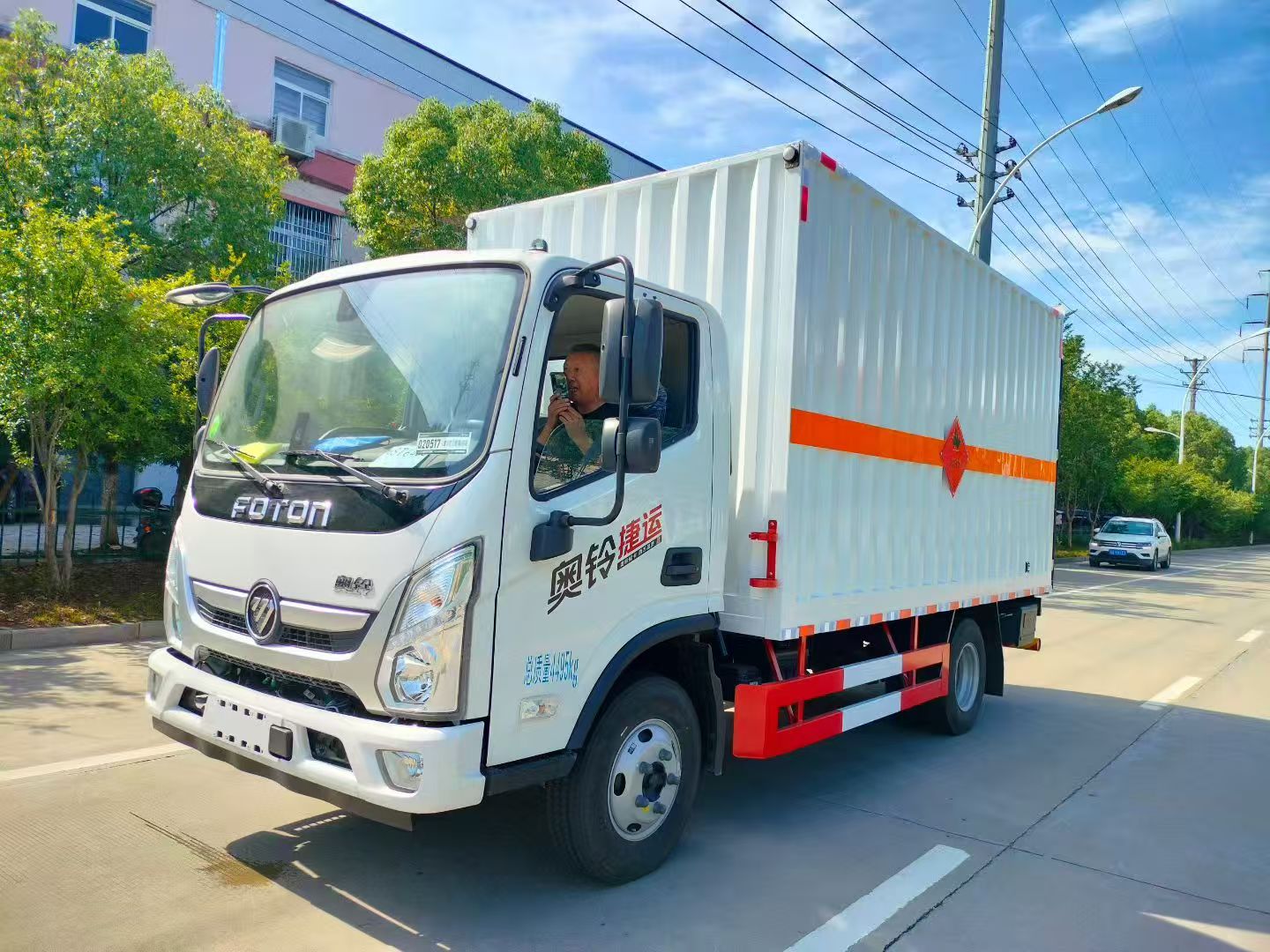 Взрывозащищенный легкий грузовой фургон для безопасной транспортировки Explosion Proof Light Cargo Van for Secure Transport