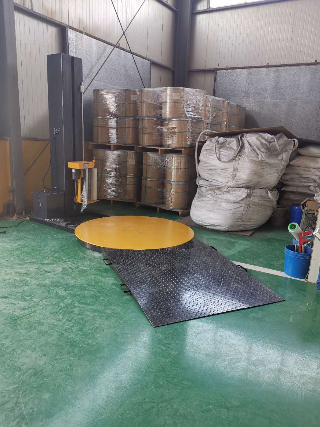 Pallet Wrapping Machine With Ramp