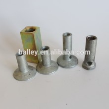 Lifting socket insert with plate