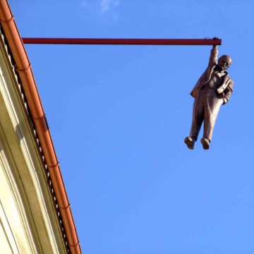 China factory casting bronze hanging human statue for outdoor decoration