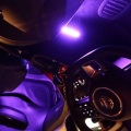 Installazione dell&#39;illuminazione ambientale dell&#39;auto