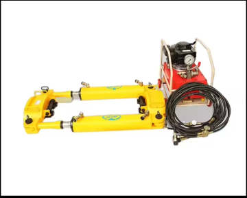 Hydraulic rail tensor for track maintenance