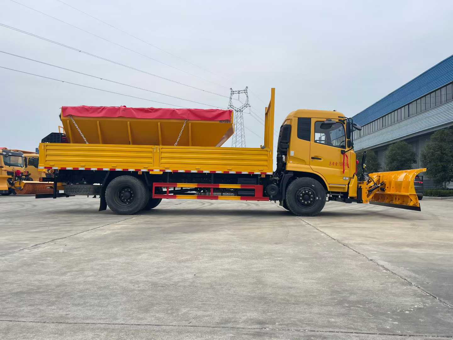 Надежный снегоочиститель для неотложных зимних условий Reliable Snow Removal Truck for Urgent Winter Conditions