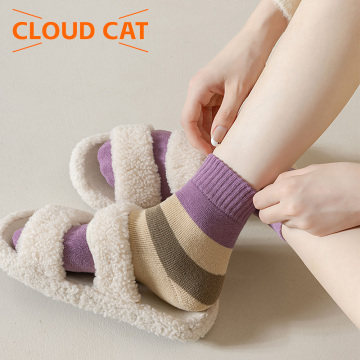 Șosete de damă îngroșate la jumătatea gambei