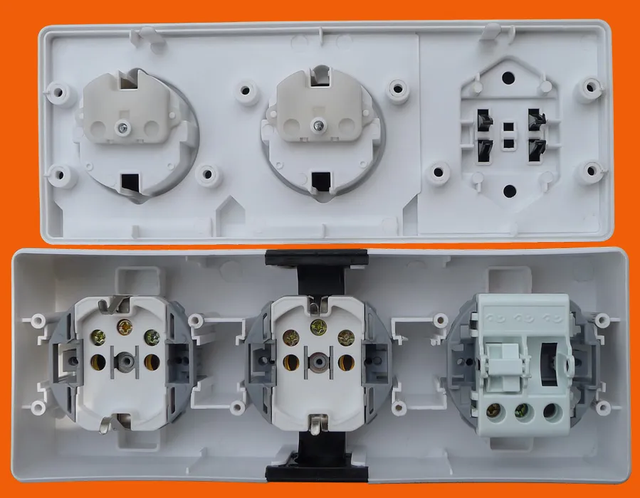 10/16 Розетка 250 В~ (S3510)