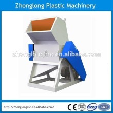 Plastic crushing machine
