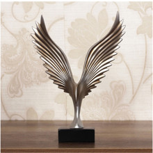 Home decor eagle wing sculpture beauty bronze eagle trophy