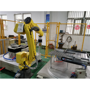 Universal robot used in grinding application