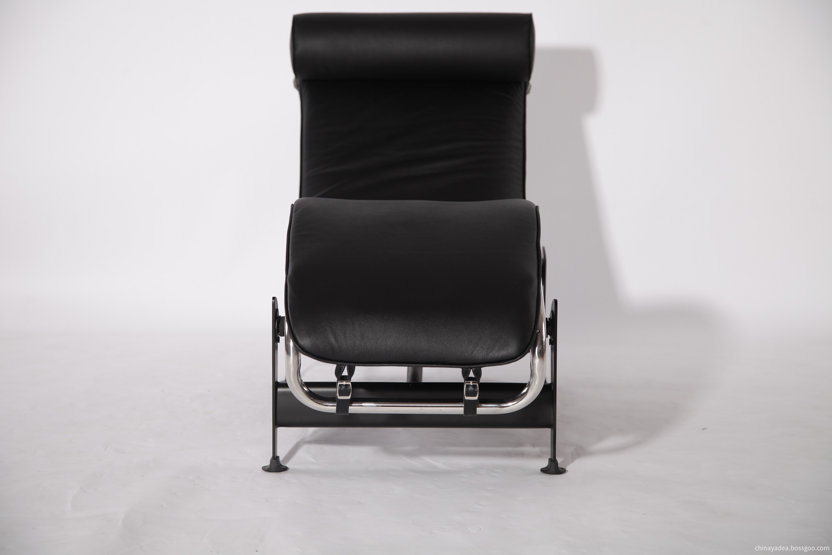 LC4 chaise replica