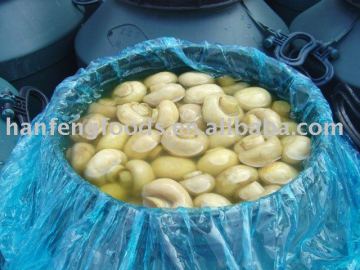 pickle whole mushroom in barrel