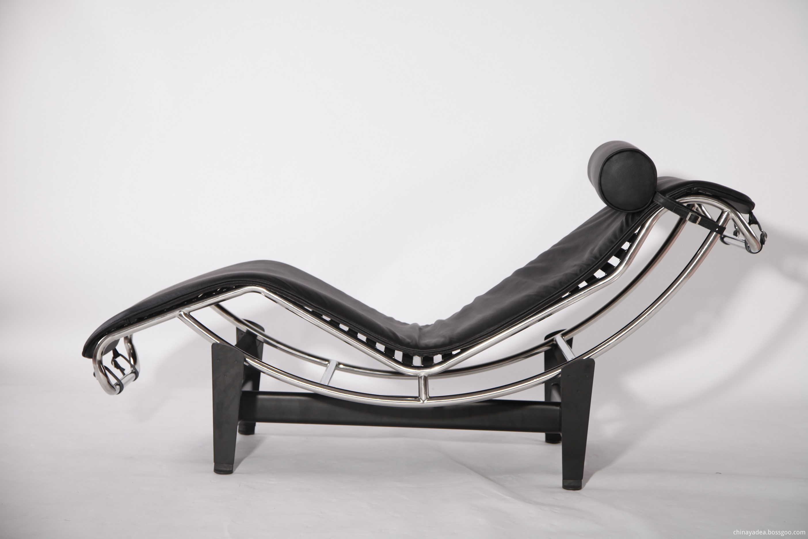 LC4 lounge chair replica