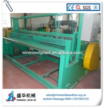 Crimped square mesh weaving machine