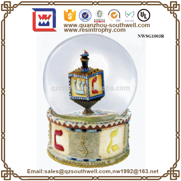 Custom Snow Globe Statue Water Filled Cheap Snow Globe