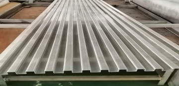 Cold bending equipment for shelf wave board