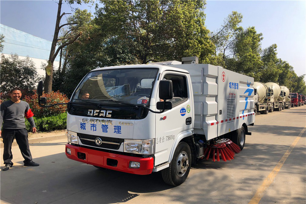 Road Sweeper Truck 3