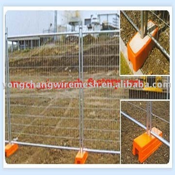 round post Temporary fencing with plastic foot