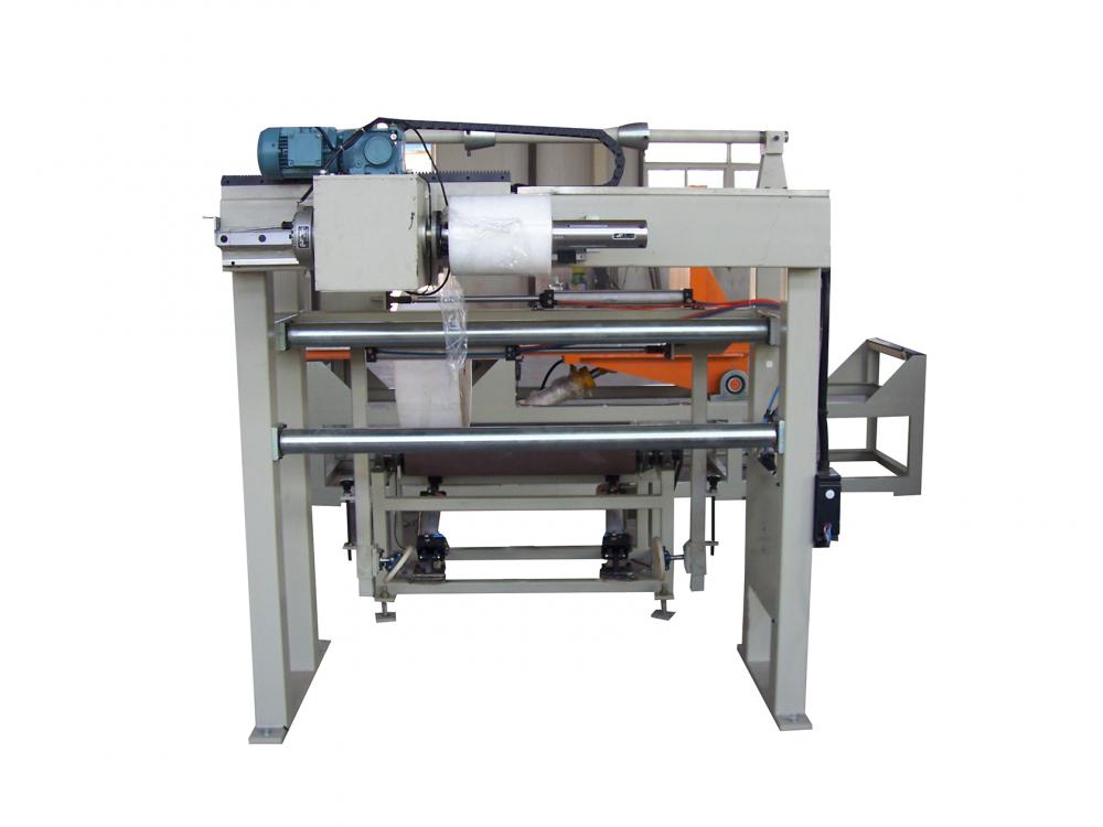 Radial reel wrapping machine for paper roll